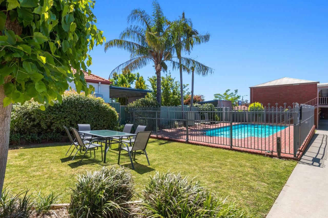 Burke And Wills Motor Inn Swan Hill Esterno foto
